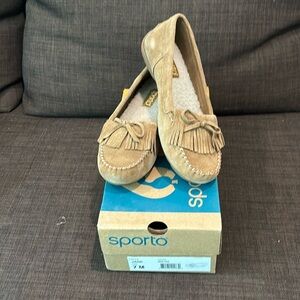 Sporto Jane Suede Loafer with Fringe Detail - New Tan size 7